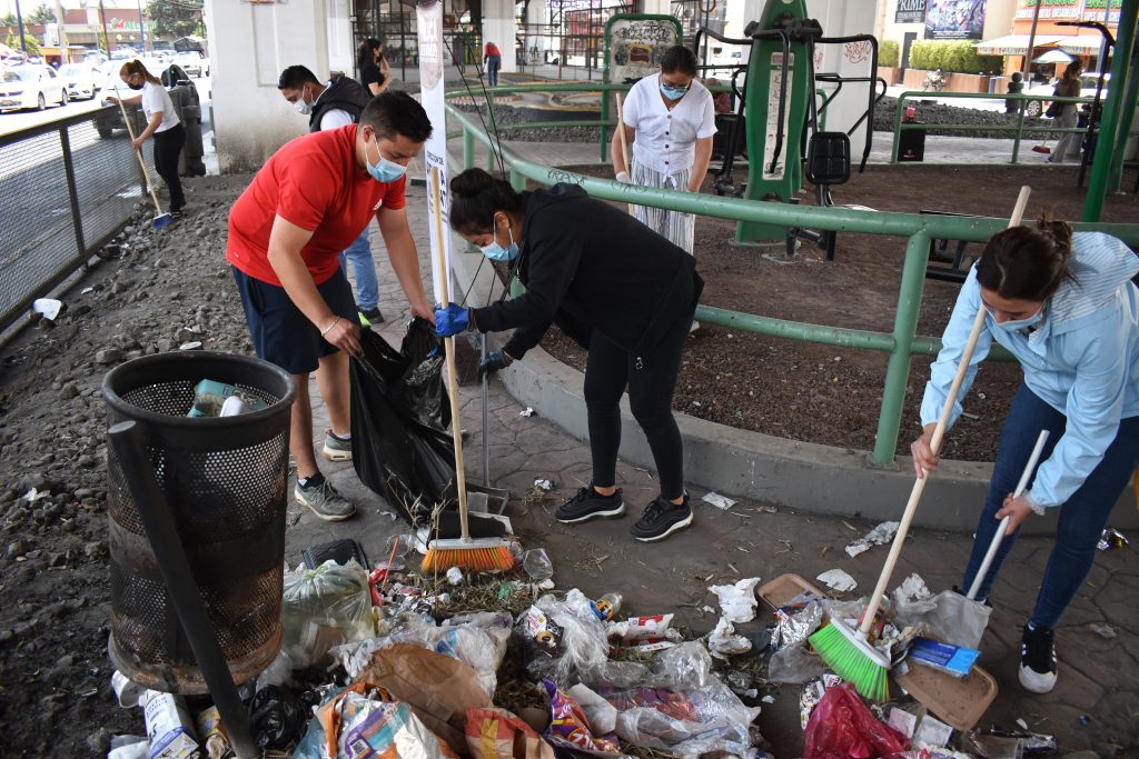 Se Unen Jóvenes y Ponen Guapo el Bajo Puente de Tollocan