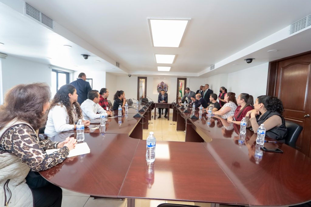 Habitantes de Metepec Reciben Pagos por Daños de Baches