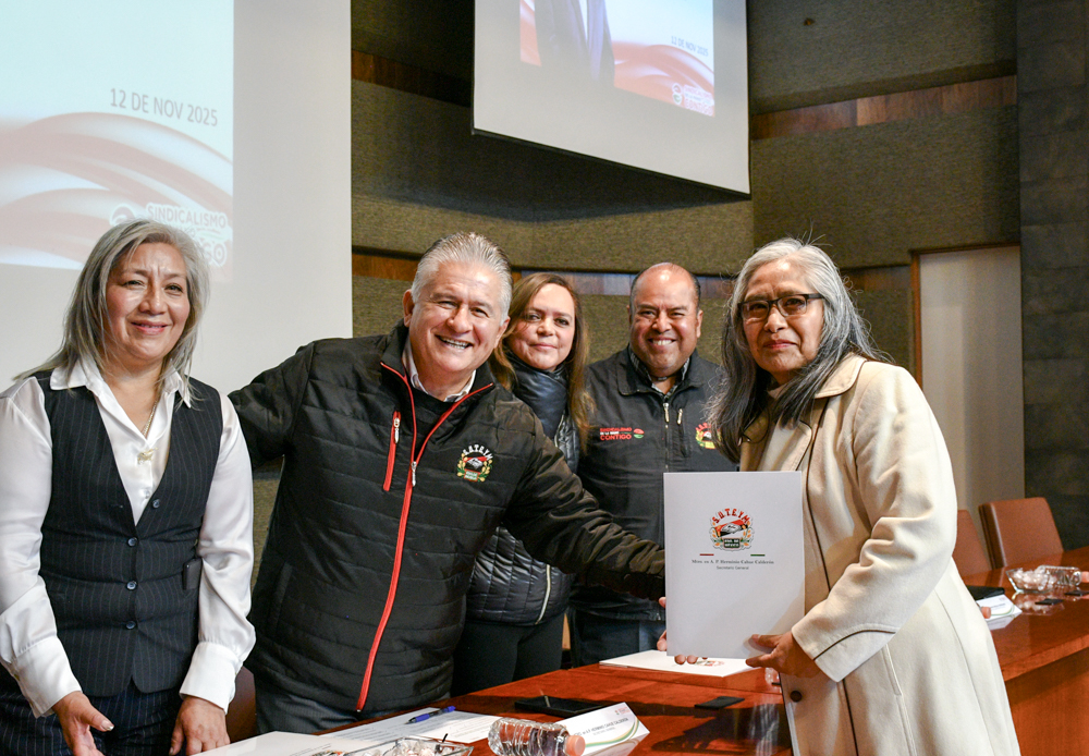 Suteymistas Reciben Becas Escolares