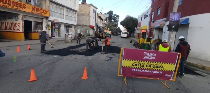 Avanza Toluca en Rehabilitación de Calles con Acciones de Bacheo en Beneficio de la Población