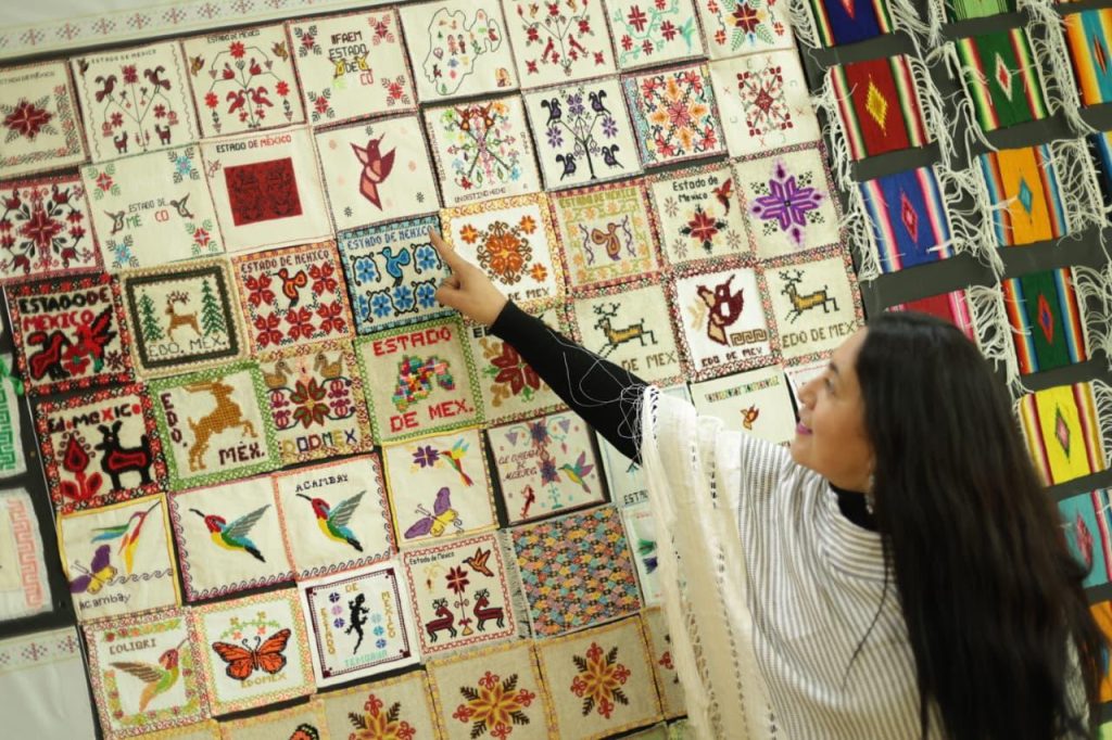 Contribuye EdoMéx con 145 Piezas Textiles de Artesanías Mexiquenses Para Récord Guinness de la Exposición Bordados y Tejidos más Grande del Mundo