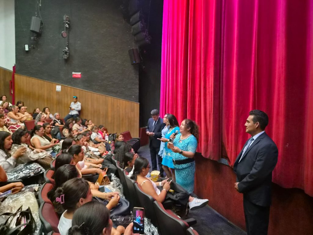 Miles de Mamás Maestras Celebran su día con Actividades Organizadas por el SMSEM en Todo el Estado